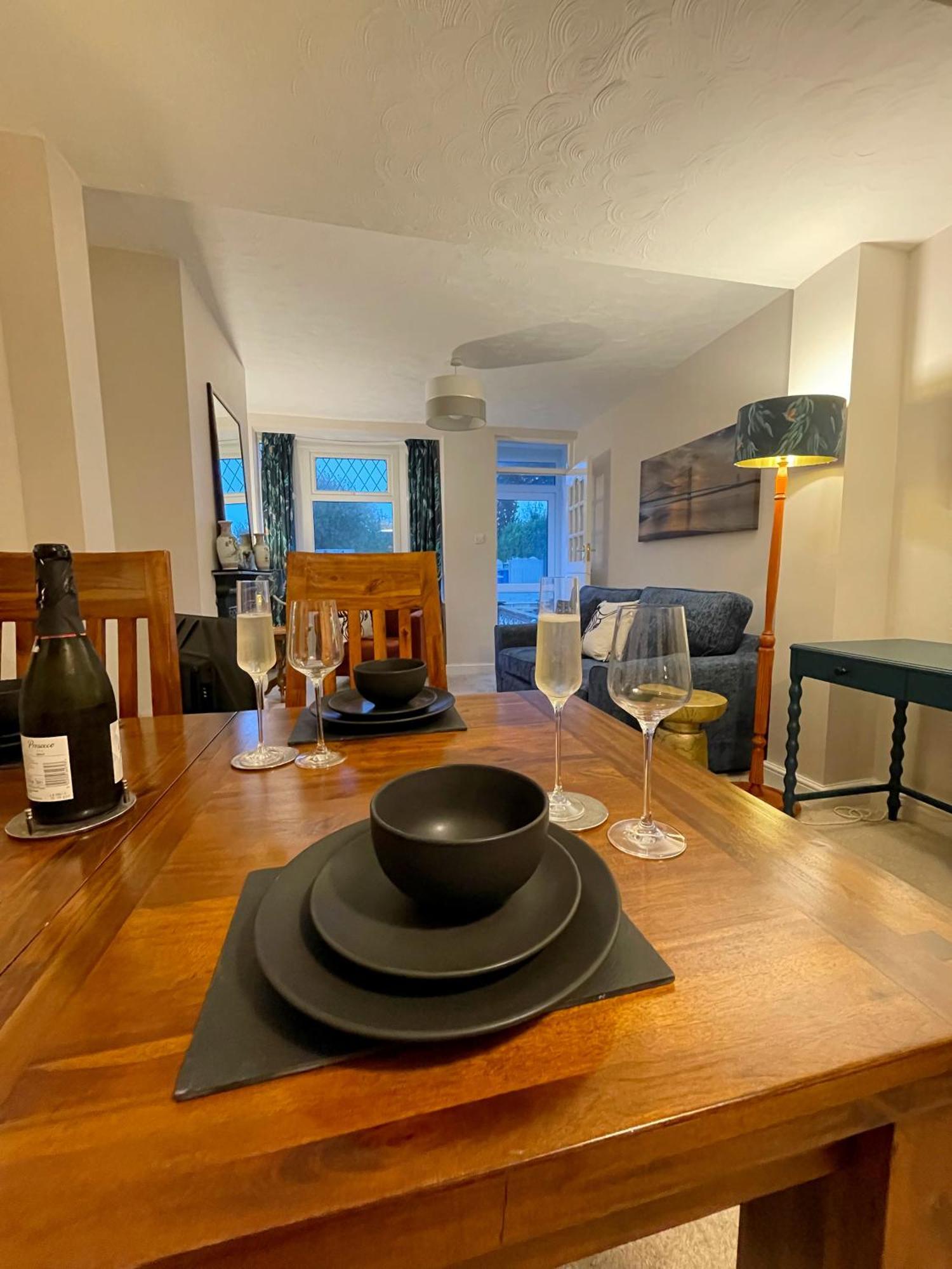 Stylish Cottage In Vibrant Riverside Village ノース・フェリビー エクステリア 写真