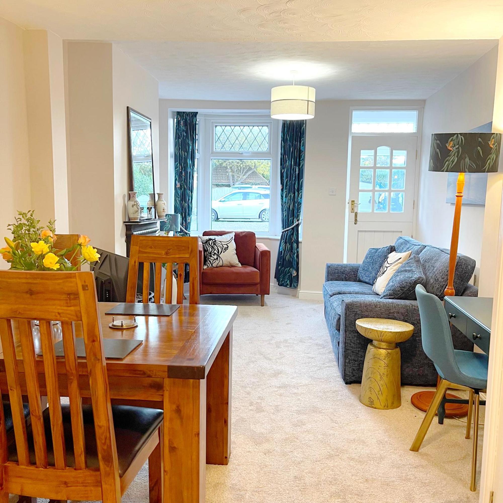 Stylish Cottage In Vibrant Riverside Village ノース・フェリビー エクステリア 写真